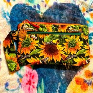 Wristlet purse